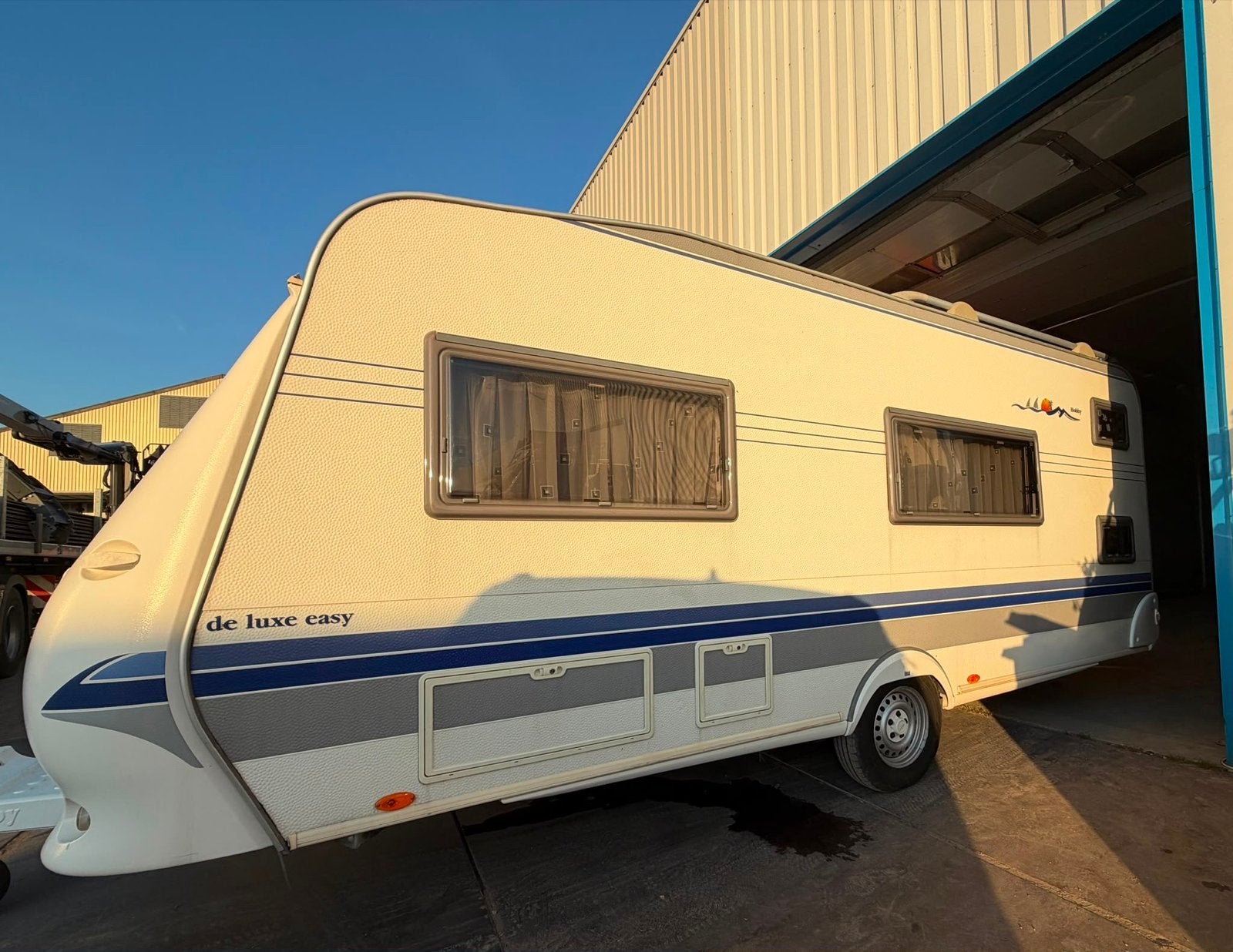 Hobby KMFE 500 - Ruime caravan met stapelbed en vast bed, Caravans en Kamperen, Caravans, Stapelbed, Rondzit, Hobby, Particulier