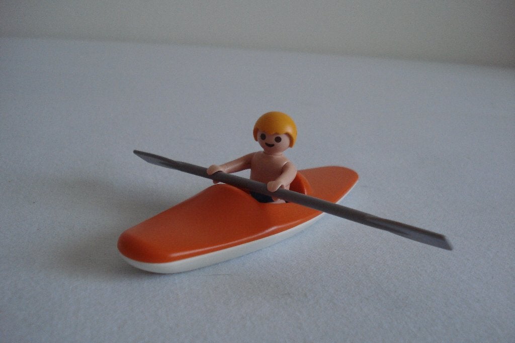 6674  Playmobil kindje in kano met peddel, Complete set, Ophalen of Verzenden, Zo goed als nieuw, Boot/Schip