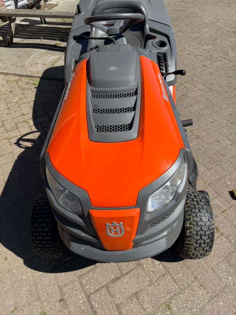 Husqvarna TC 142 T, Ophalen of Verzenden, Zo goed als nieuw, 120 cm of meer