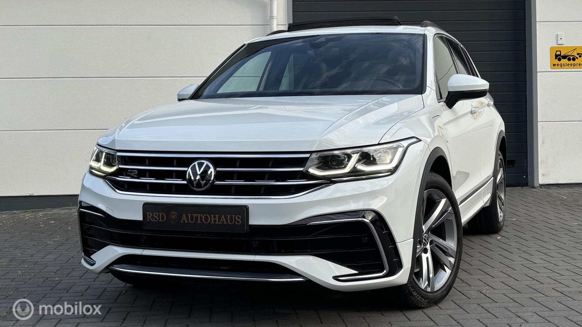 Volkswagen Tiguan 1.4 TSI eHybrid 3x R-Line panodak camera, 1716 kg, Gebruikt, 4 cilinders, Wit
