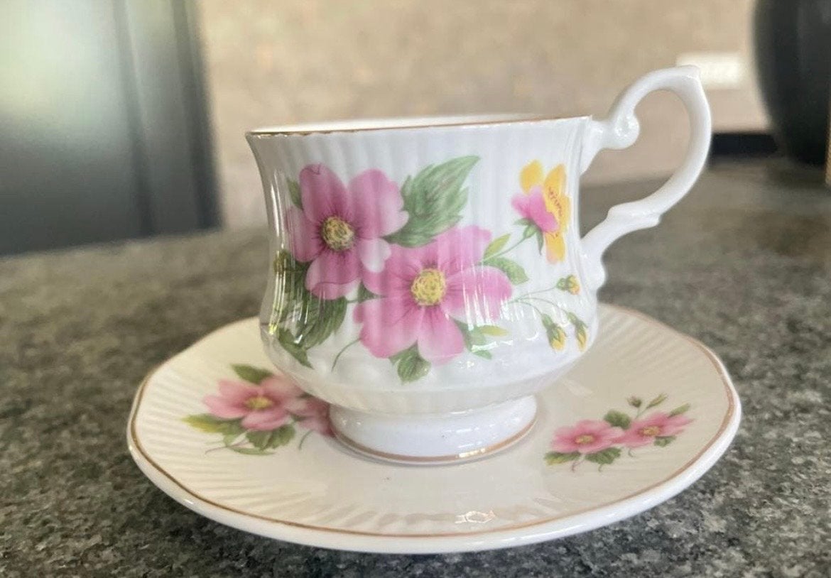 Set van 8 porseleinen kop en schotels met bloemmotief, Antiek en Kunst, Ophalen of Verzenden