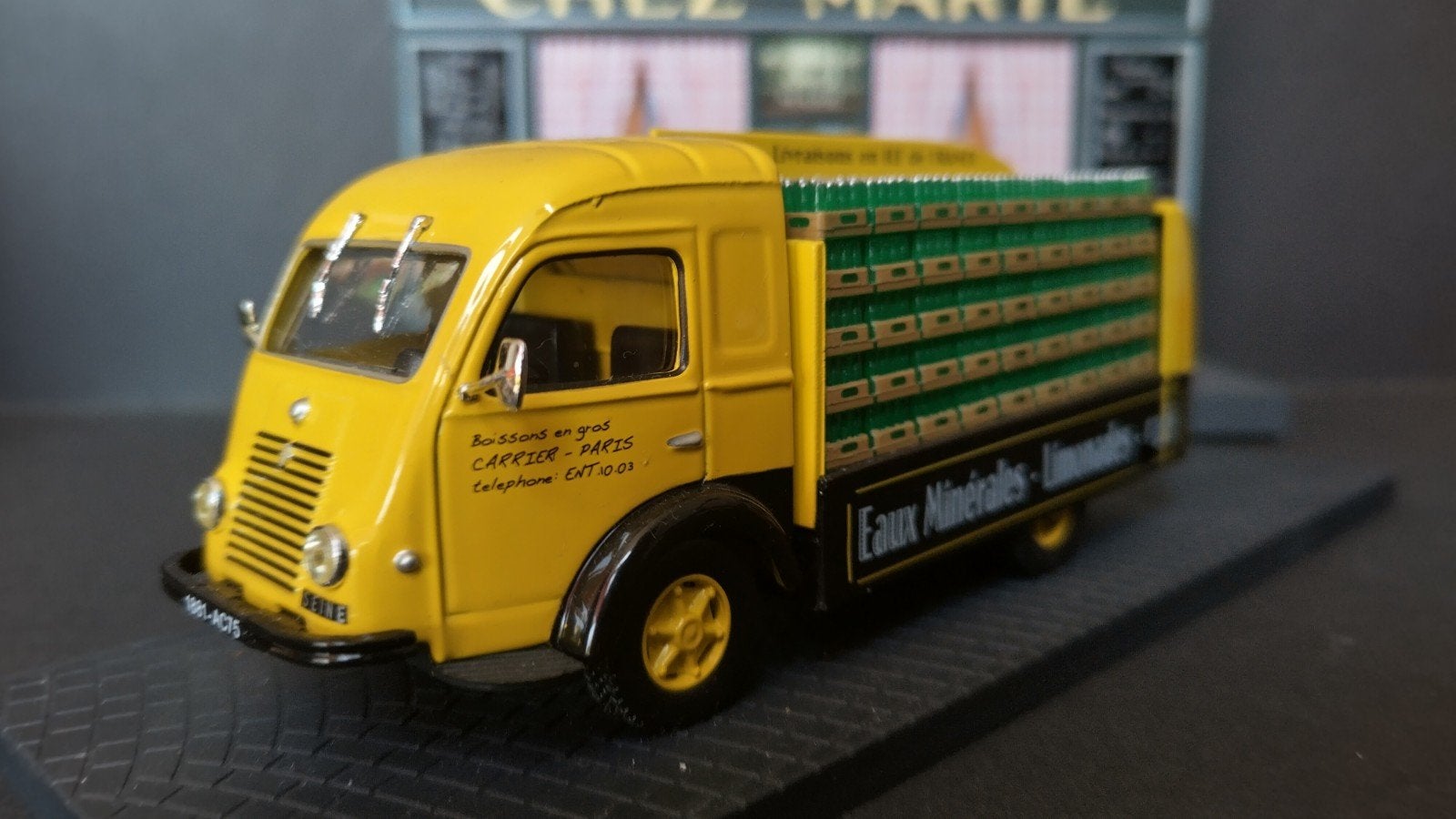 Renault 1000 Kgs dranken wagen 1:43 Diorama Chez Marie Pol, Overige merken, Auto, Verzenden, .
