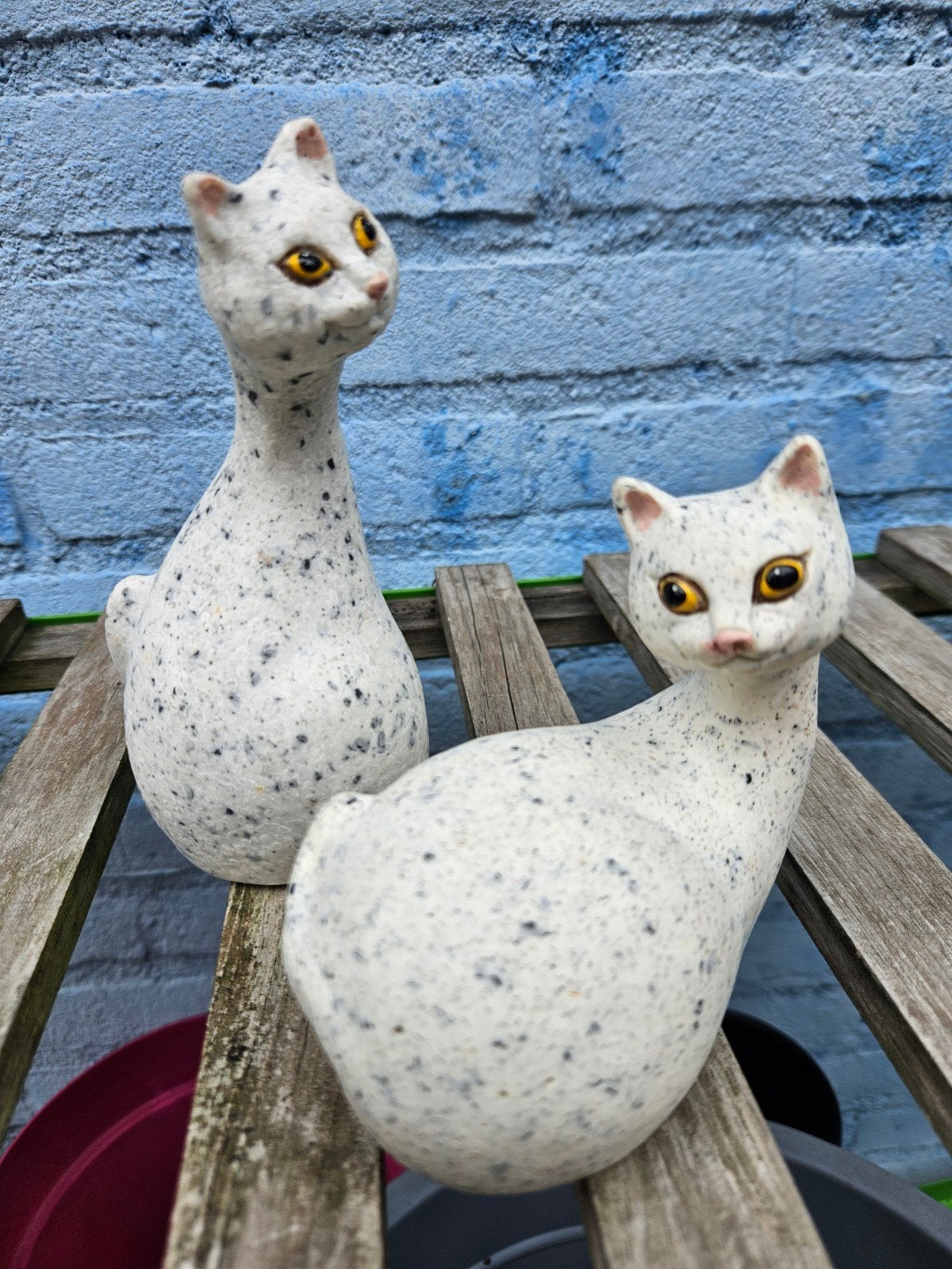 Twee zware stenen kattenbeeldjes, Ophalen of Verzenden, Hond of Kat, Beeldje of Figuurtje