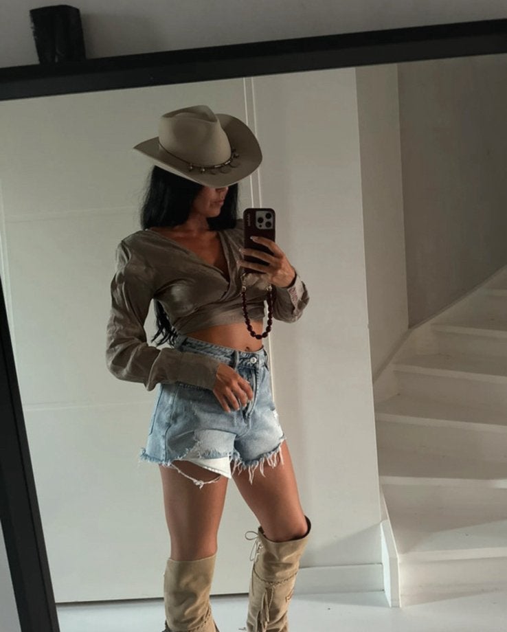 Moost Wanted Satijnen Wikkeltop (Taupe / Brons), Kleding | Dames, Tops, Bruin, Ophalen of Verzenden, Zo goed als nieuw, Lange mouw