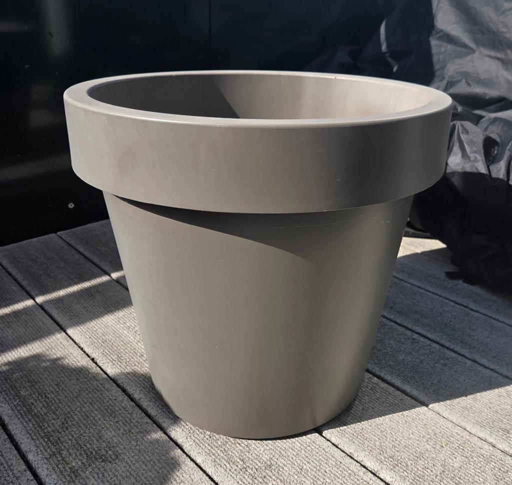 Kunststof ronde plantenpot/bloempot taupe 49x44 cm, Tuin en Terras, Bloembakken en Plantenbakken, Kunststof, Gebruikt, Balkon