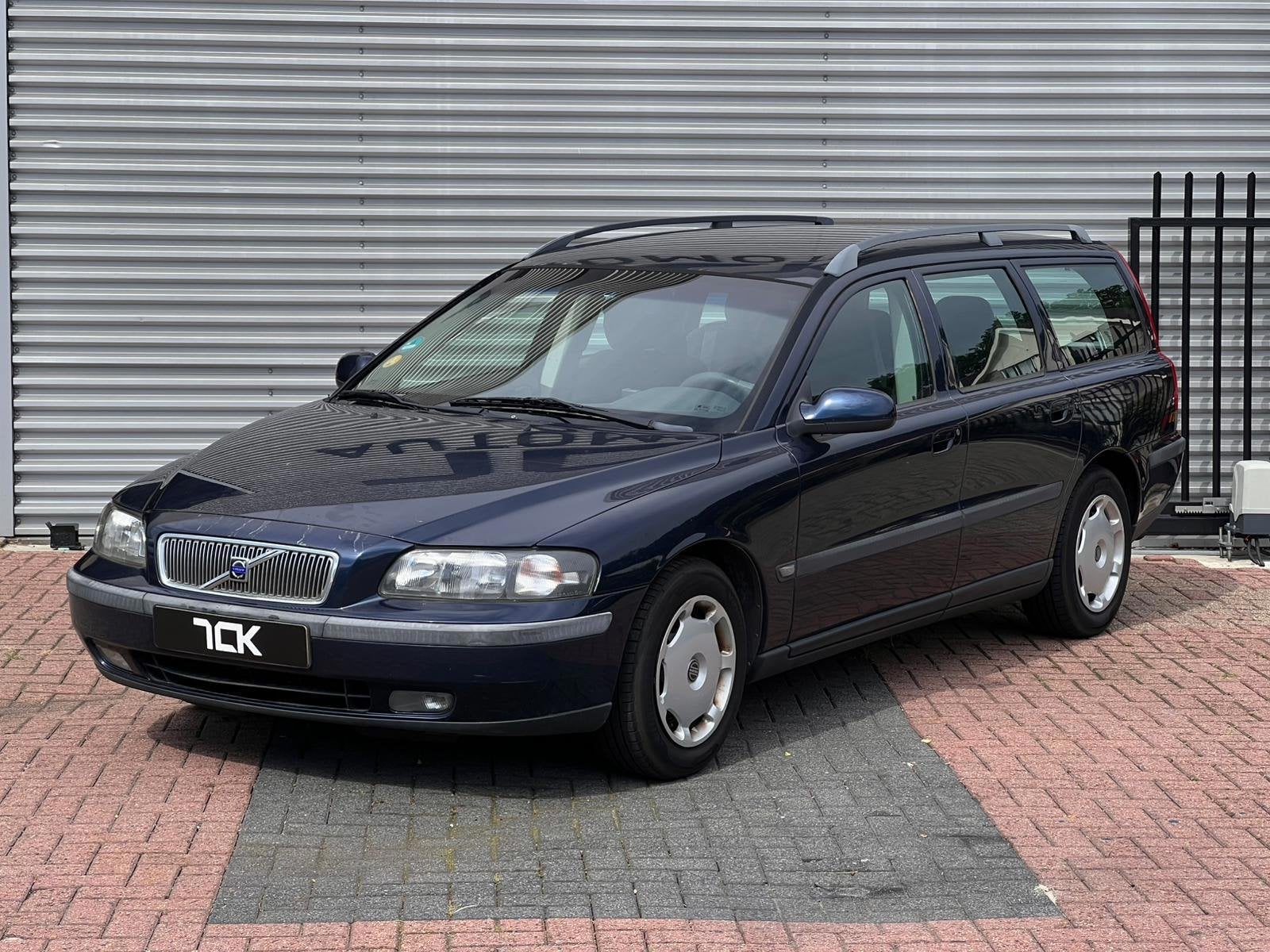 Volvo V70 2.4 Comfort Line AIRCO/CRUISE/TREKHAAK/5CILINDER, Voorwielaandrijving, Stof, Grijs, 500 kg