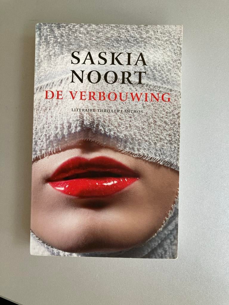 Saskia Noort - De Verbouwing, Boeken, Thrillers, Gelezen, Nederland, Ophalen of Verzenden