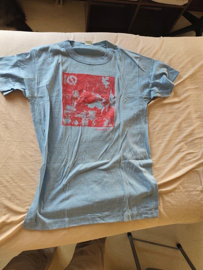 T-Shirt IQ 1984 Barbell Is In, Maat 52/54 (L), Onbekend, Blauw, Ophalen of Verzenden