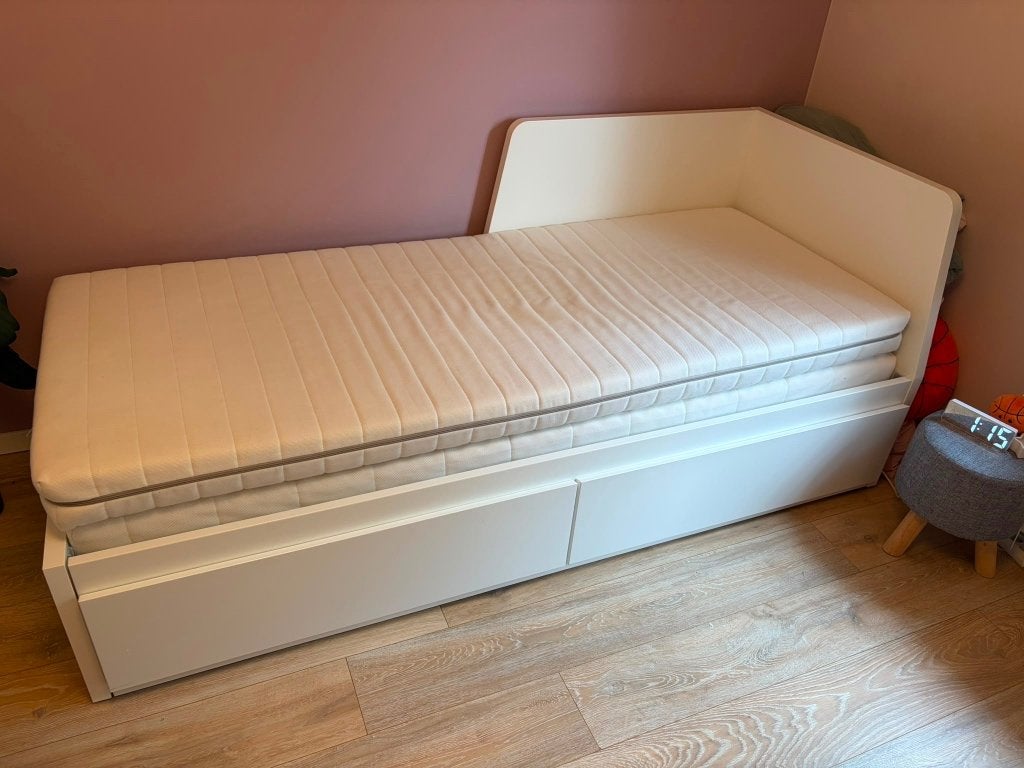 Ikea Flekke bed, Huis en Inrichting, Slaapkamer | Bedden, Ophalen, Eenpersoons, Wit, Zo goed als nieuw