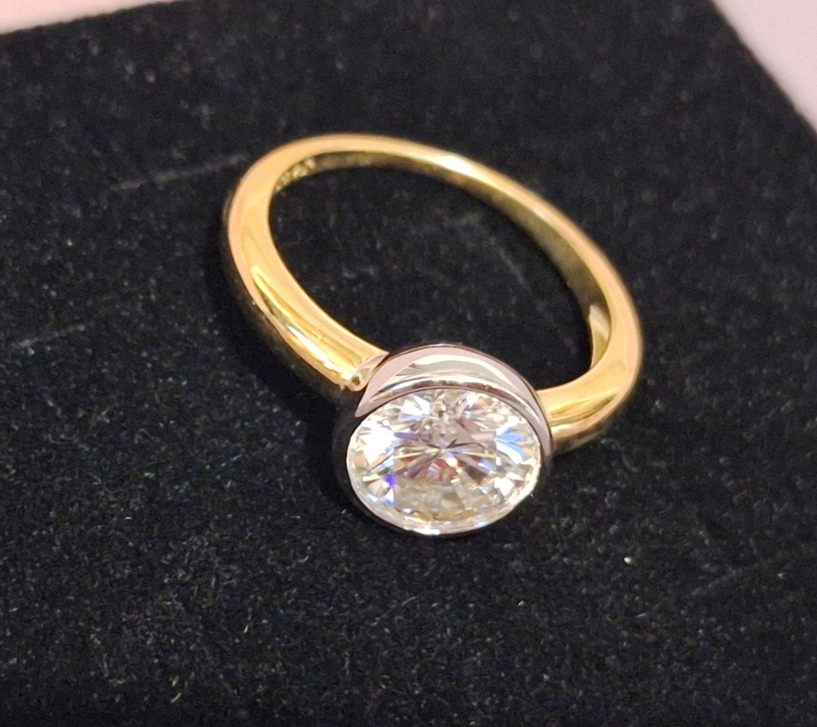 3kt moissanite briljant in S925 zilver vergulde ring., Sieraden, Tassen en Uiterlijk, Ringen, Verzenden, Nieuw, Met edelsteen