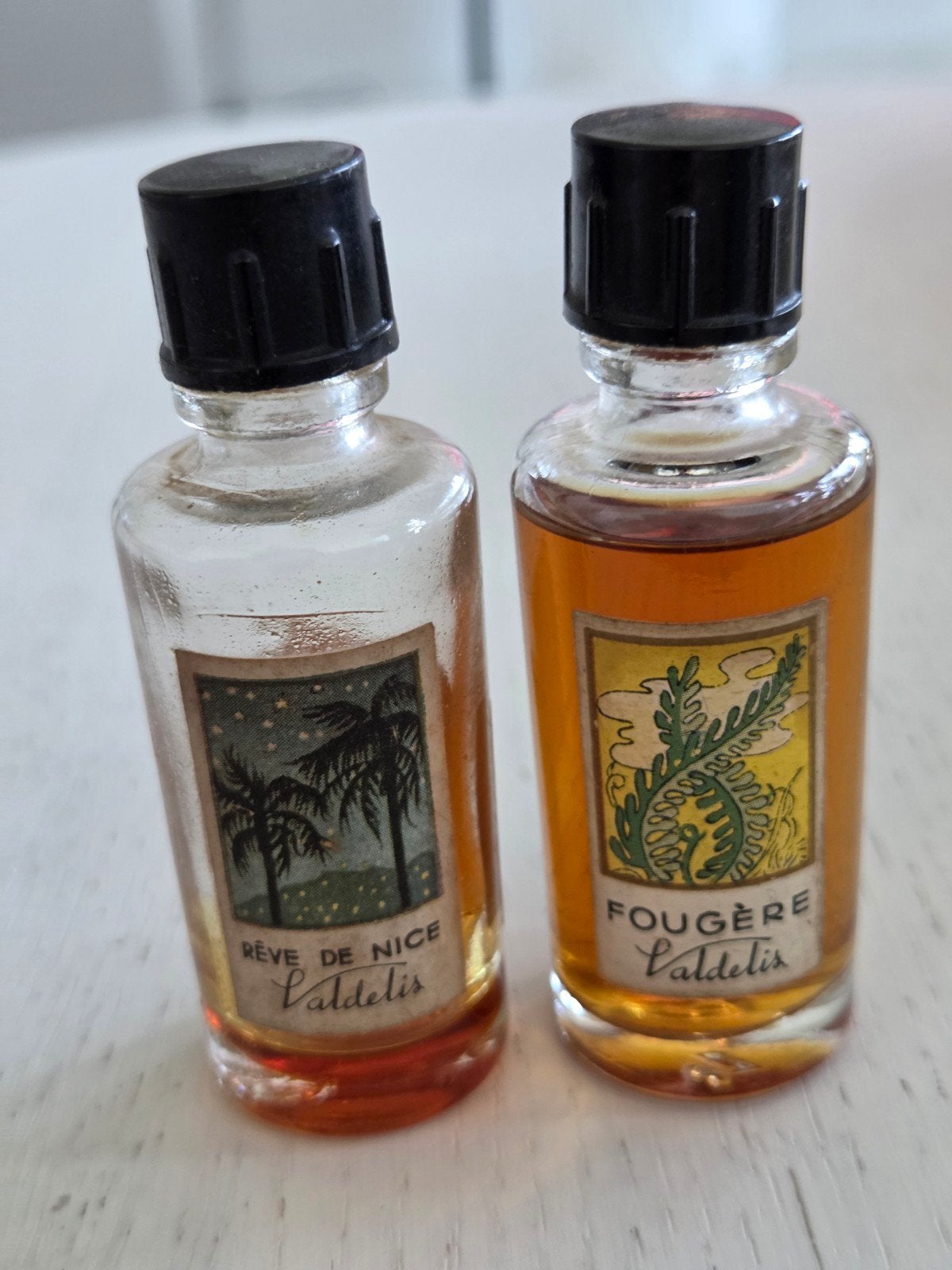 2  Vintage parfumflesjes van Valdelis, Ophalen of Verzenden, Zo goed als nieuw, Miniatuur, Gevuld