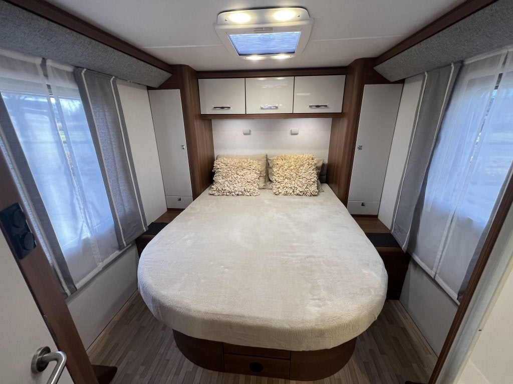 LMC Explorer SportLine 745 QUEENSBED+HEFBED 2X ZONNEPANEEL, Caravans en Kamperen, Campers, Integraal, Fiat, 7 tot 8 meter, Bedrijf