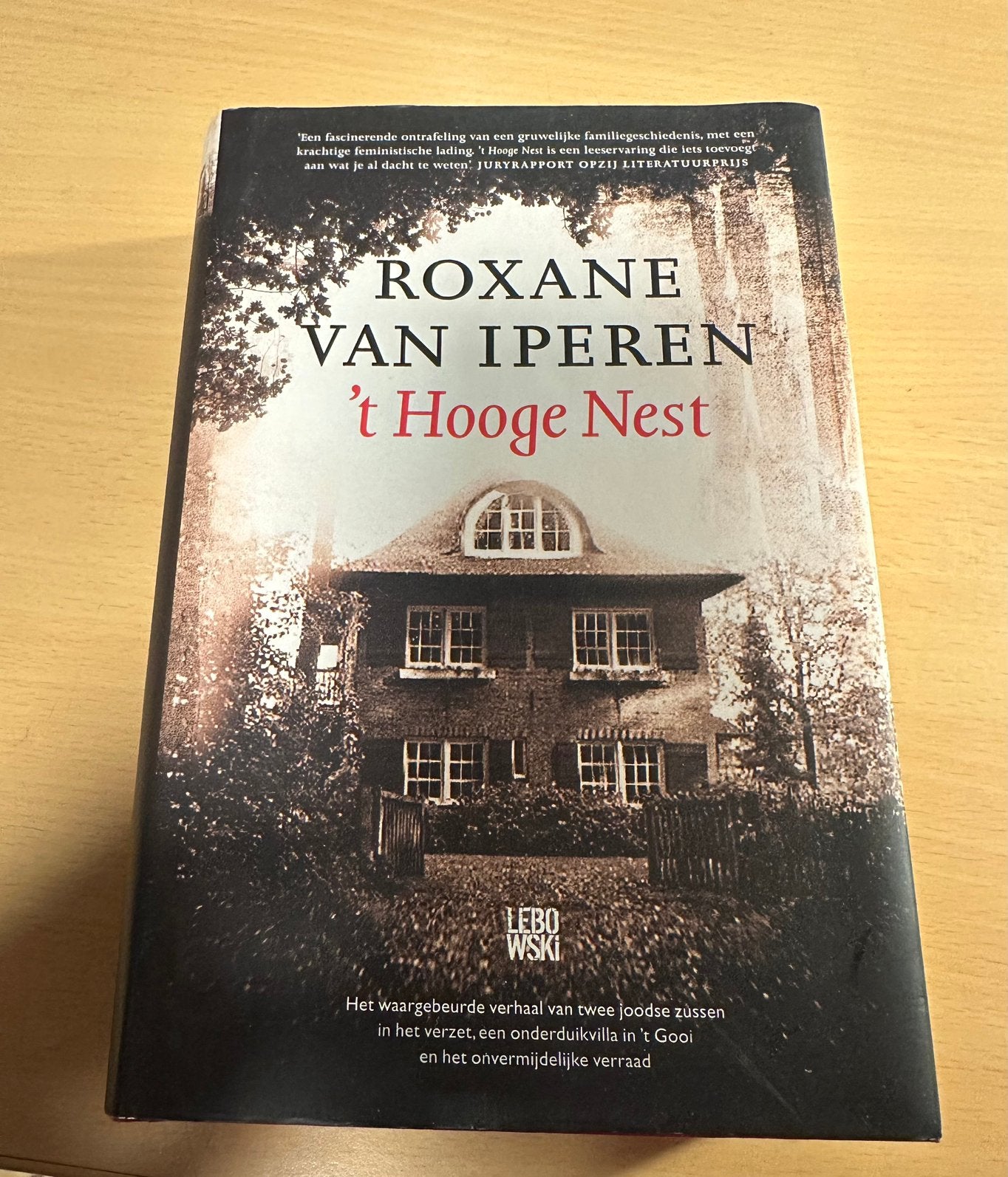 Roxane van Iperen ‘t hooge nest (hard cover) harde kaft, Ophalen of Verzenden, Zo goed als nieuw
