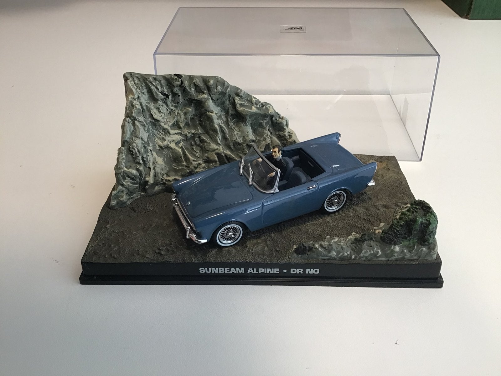 Sunbeam Alpine “Dr. No” James Bond 007 Collection 1:43., Ophalen of Verzenden, Zo goed als nieuw, Auto, Overige merken