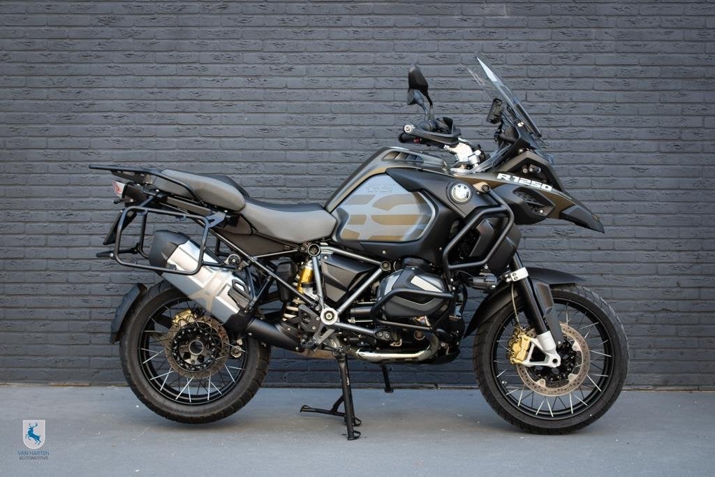 BMW R 1250 GS Adventure Exclusive Kalamata / Zwart optiek!, Motoren, Motoren | BMW, Einsteinlaan 5
2289 CC  Rijswijk, NL, 1254 cc