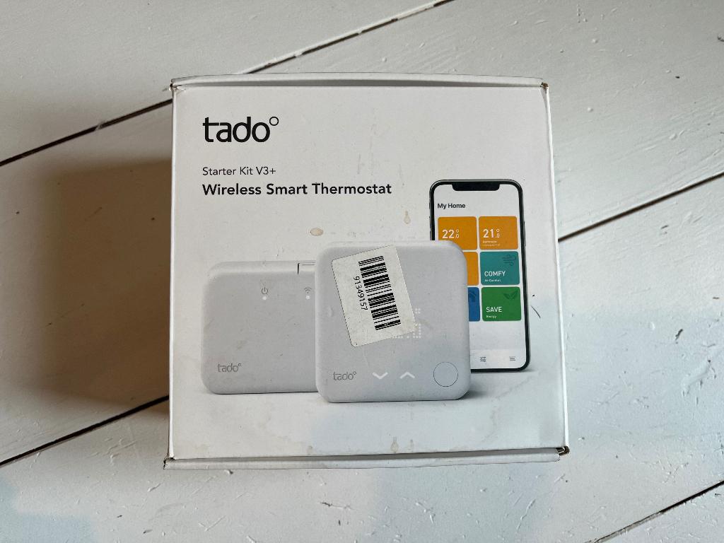 Tado Starter Kit V3+  met radiatorknoppen, Ophalen of Verzenden, Slimme thermostaat, Gebruikt