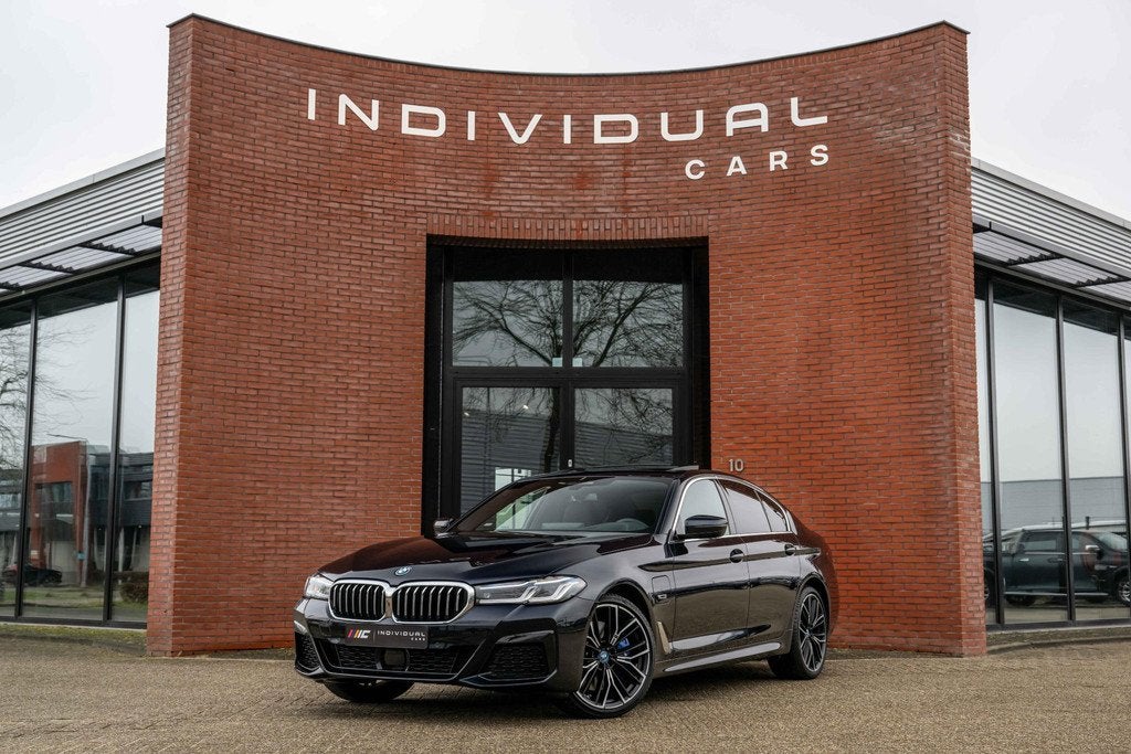 BMW 5-serie 545e xDrive 394pk M-Sport CoPilot Laser 15.333km, Gebruikt, 394 pk, Zwart, Bedrijf
