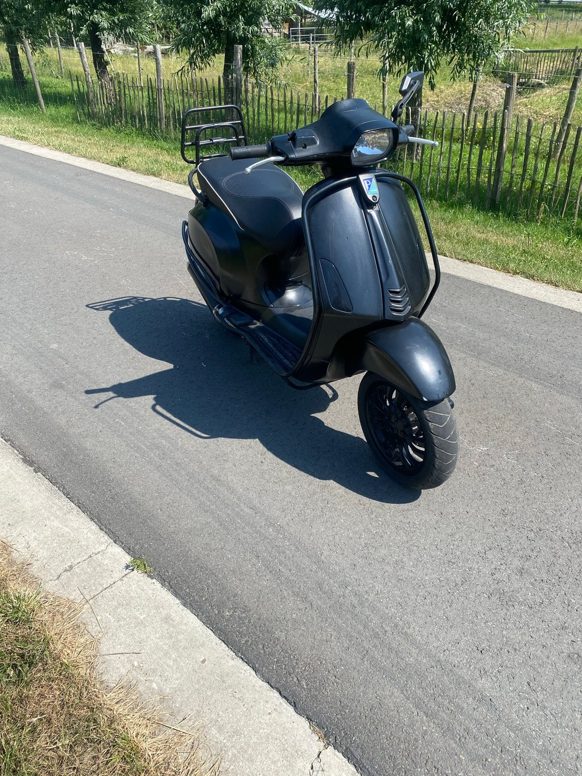Vespa Sprint 50cc, Fietsen en Brommers, Scooters | Vespa, Ophalen of Verzenden, Zo goed als nieuw, Benzine