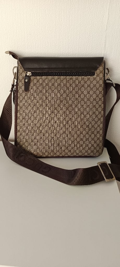 schoudertas model GUCCI, 10 euro gratis verzending, Verzenden, Zo goed als nieuw, Bruin
