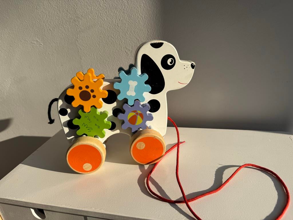 Houten trekfiguur hondje met draaiende radarwieltjes, Ophalen of Verzenden, Gebruikt, Duw- of Trekspeelgoed