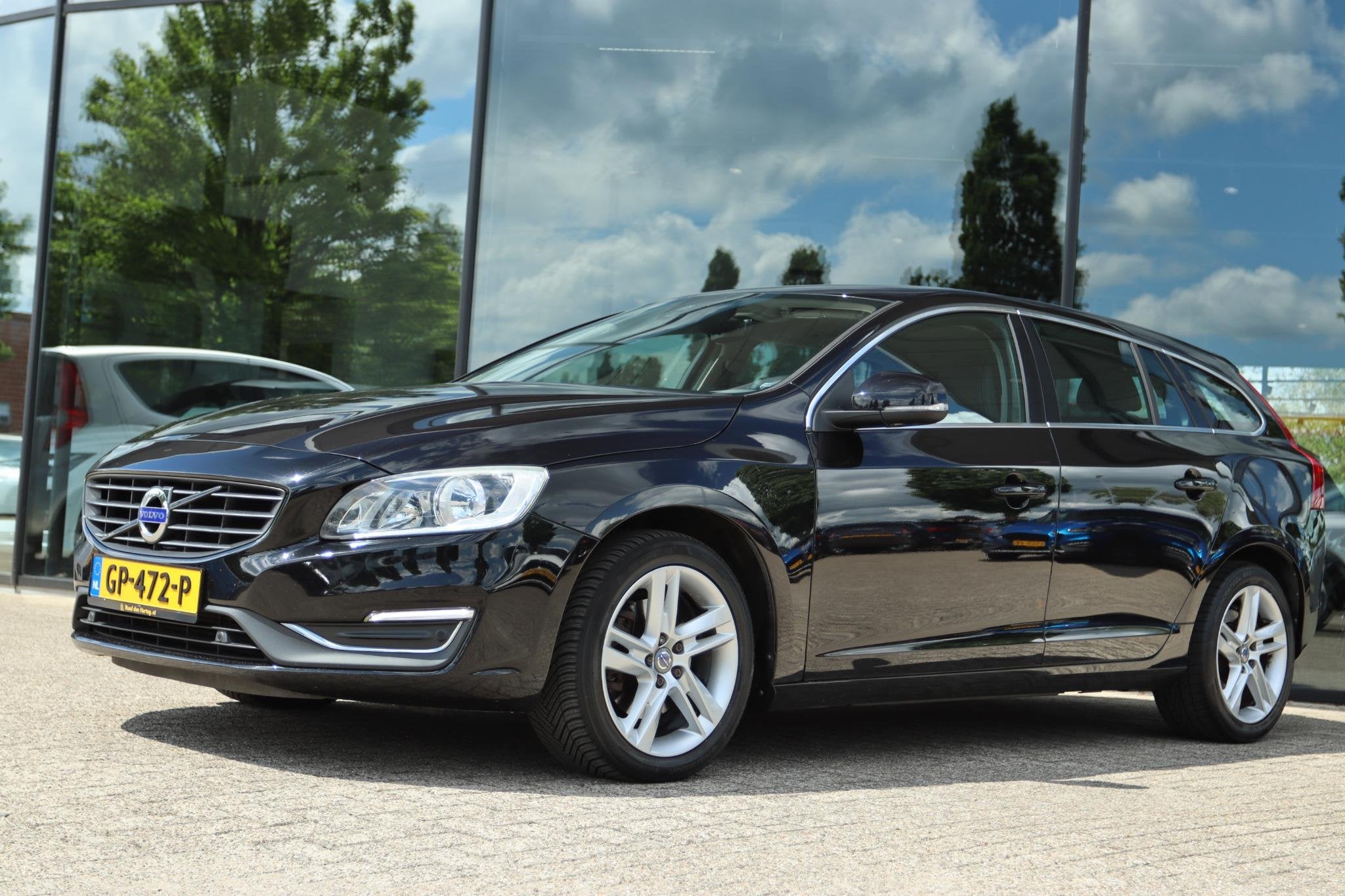 VOLVO V60 2.0 D3 SUMMUM BUSINESS AUT. | LEDER | NAVI | STAND, Gebruikt, Euro 6, Zwart, Diesel