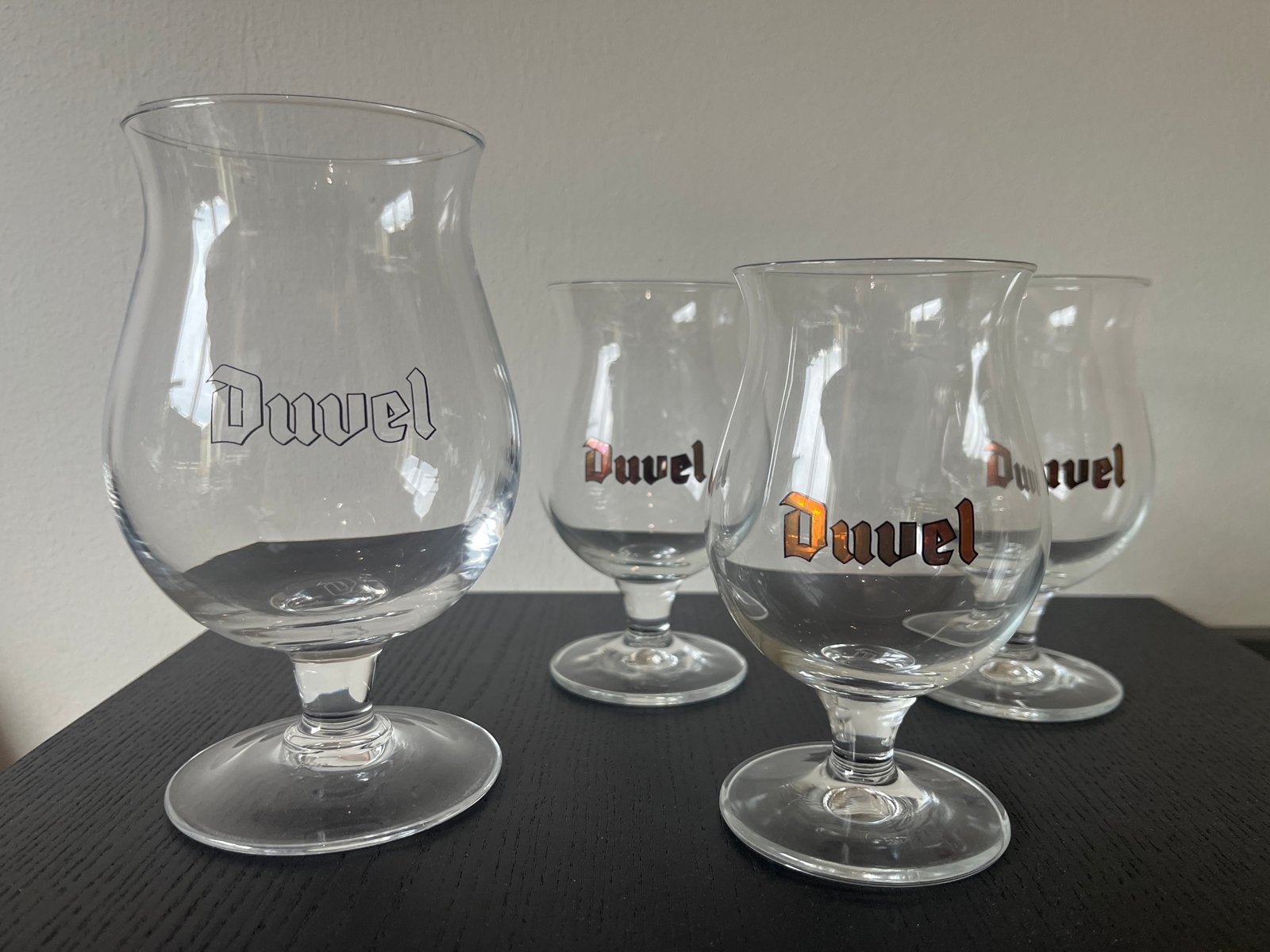 Duvel bierglazen: 1 zwart, 3 goudkleurig, Ophalen of Verzenden, Zo goed als nieuw