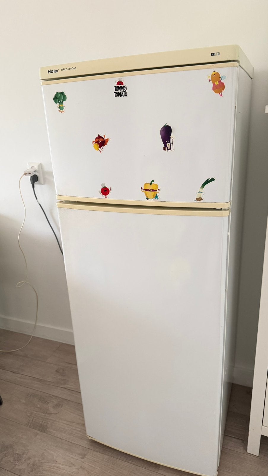Haier koelkast met vriesvak – werkt uitstekend, Witgoed en Apparatuur, Koelkasten en IJskasten, Ophalen, Zo goed als nieuw, 140 tot 160 cm