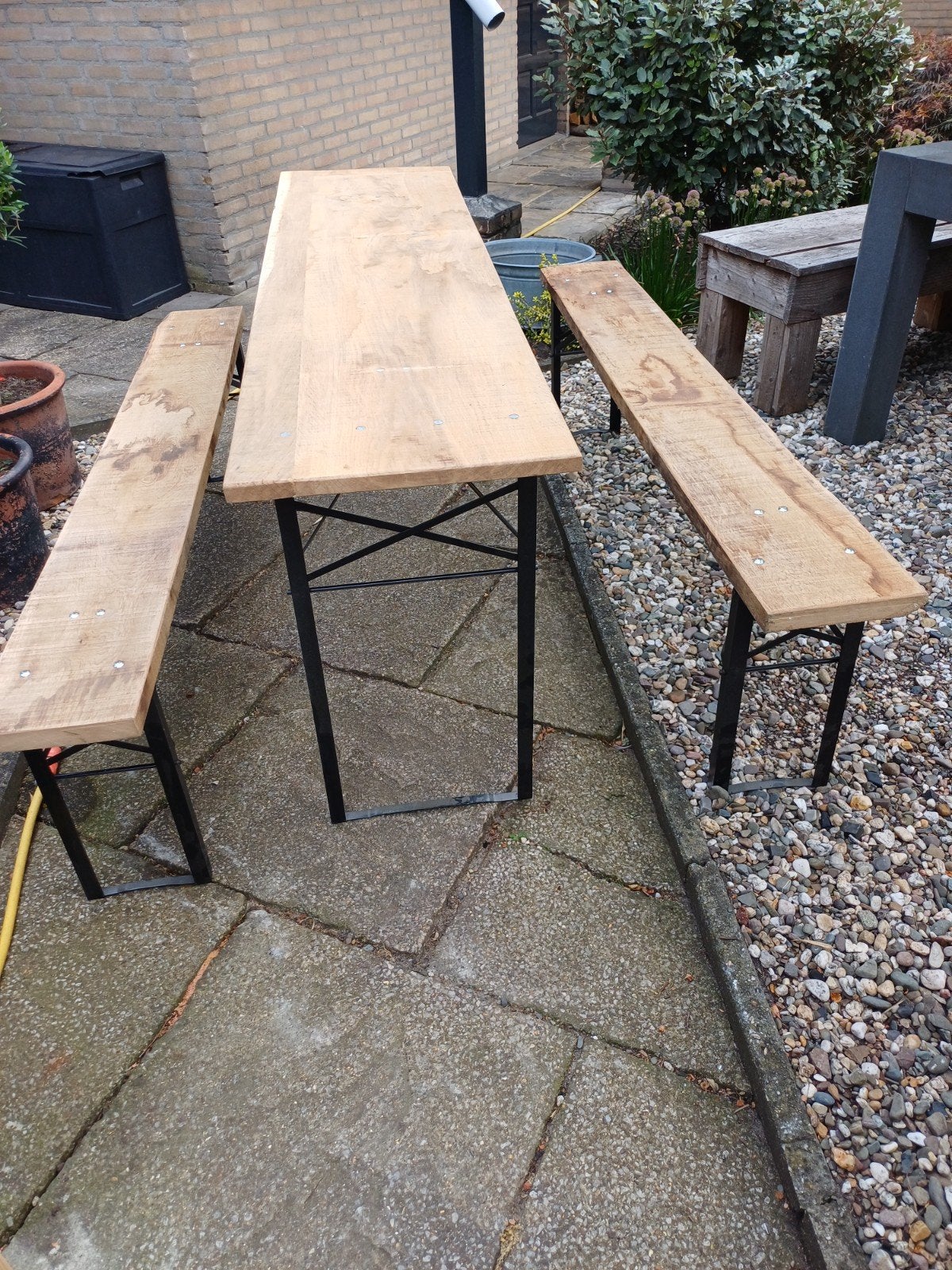 Biertafel met twee banken - Hout en metaal, Ophalen, Gebruikt, 6 zitplaatsen, Bank