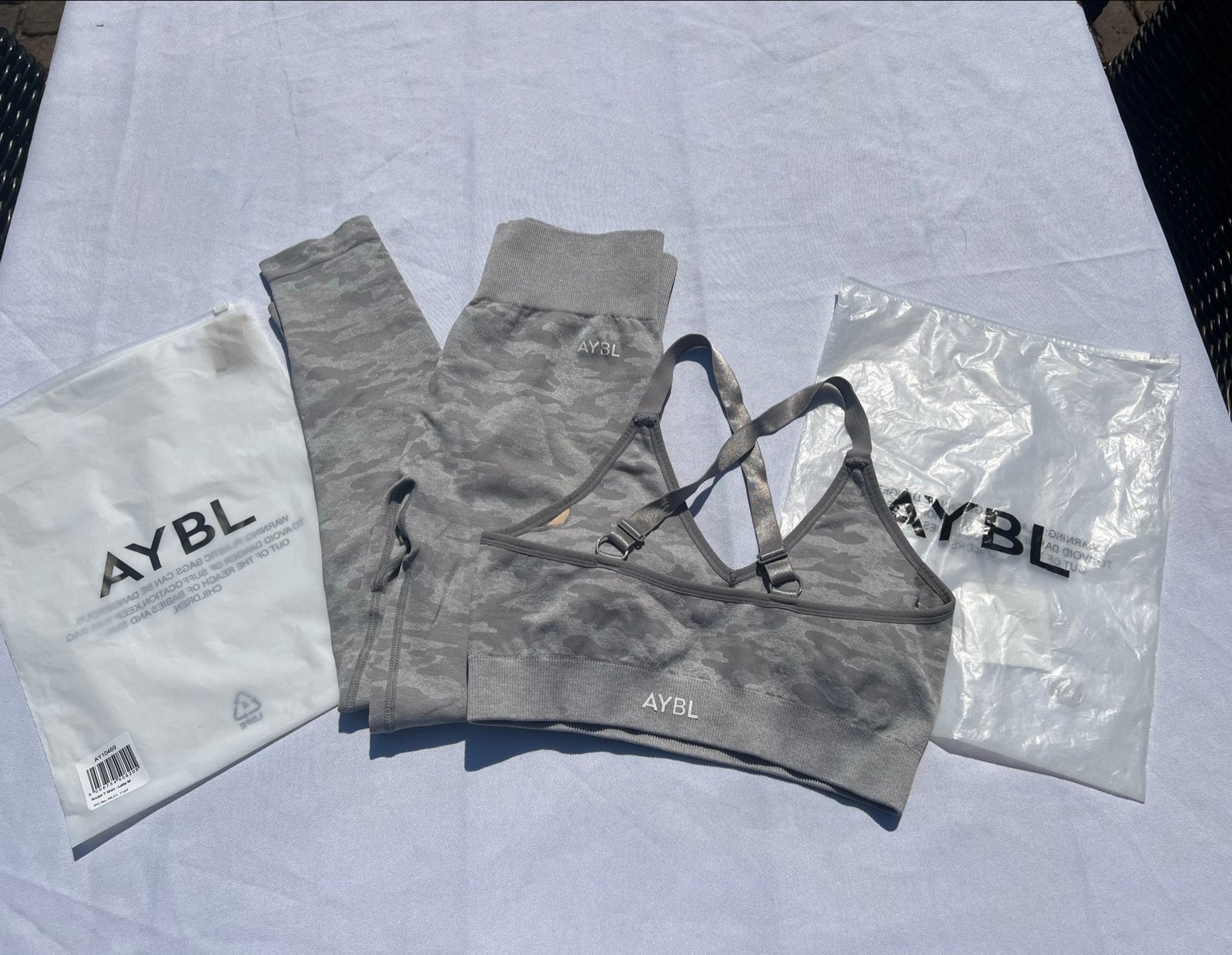 AYBL Sportset Maat M - Legging en Sportbeha, Kleding | Dames, Maat 38/40 (M), Ophalen of Verzenden, Grijs, Fitness of Aerobics