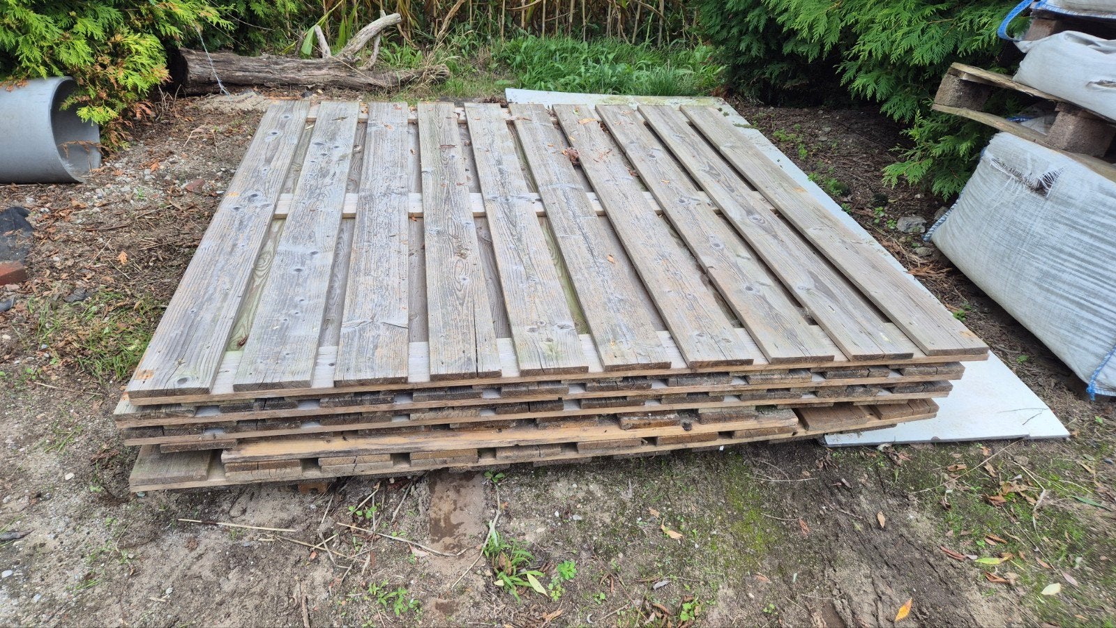 Gebruikte schuttingdelen en hardhout palen, Tuin en Terras, Ophalen, Minder dan 3 meter, Hout, 1 tot 2 meter