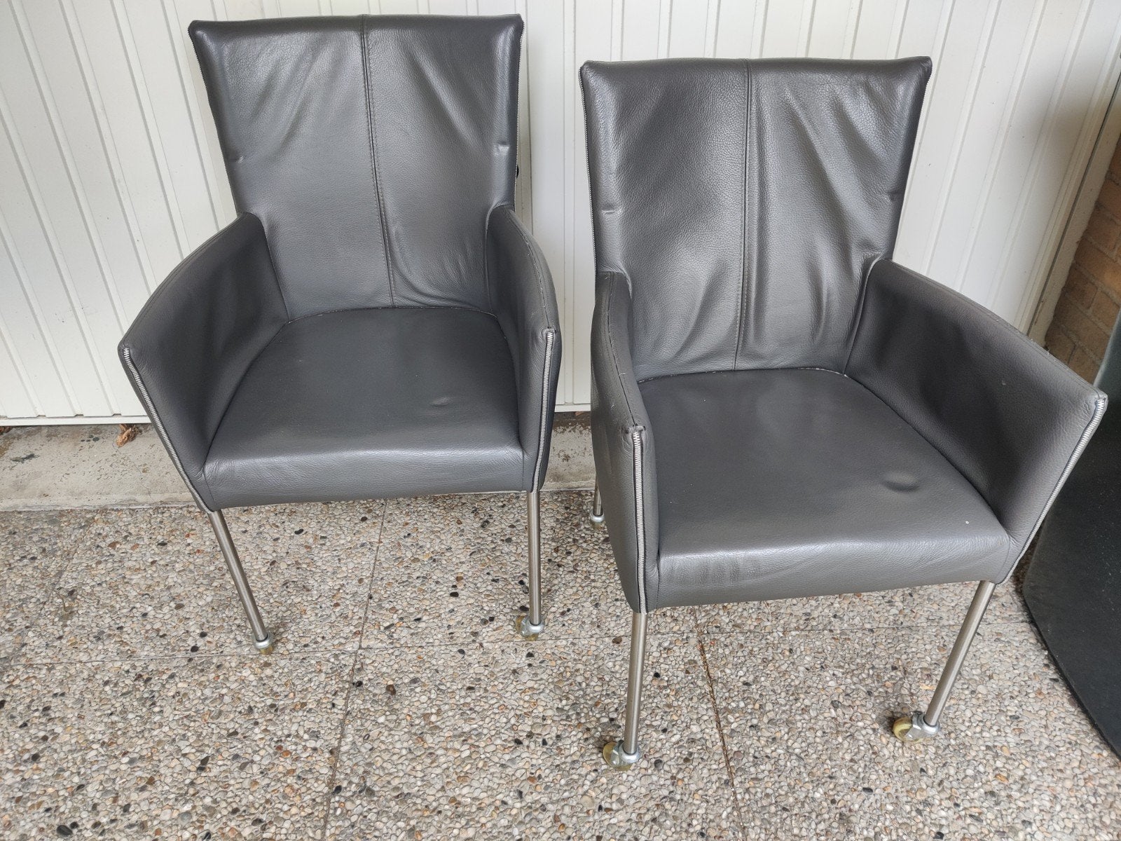 2 eetkamer stoelen. GRATIS, Ophalen, Gebruikt, Grijs, Twee