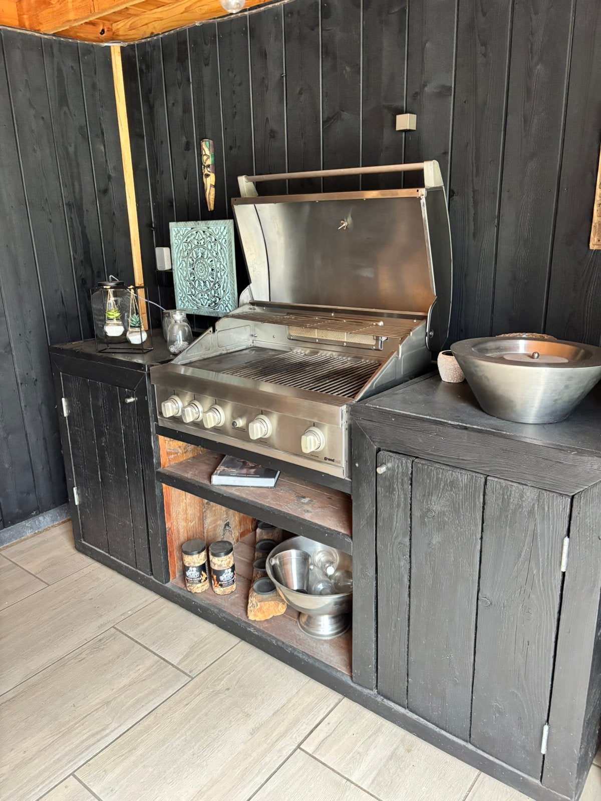 Zwarte buitenkeuken met Grandhall Elite gasbarbecue, Tuin en Terras, Buitenkeukens, Ophalen, Zo goed als nieuw, Gas