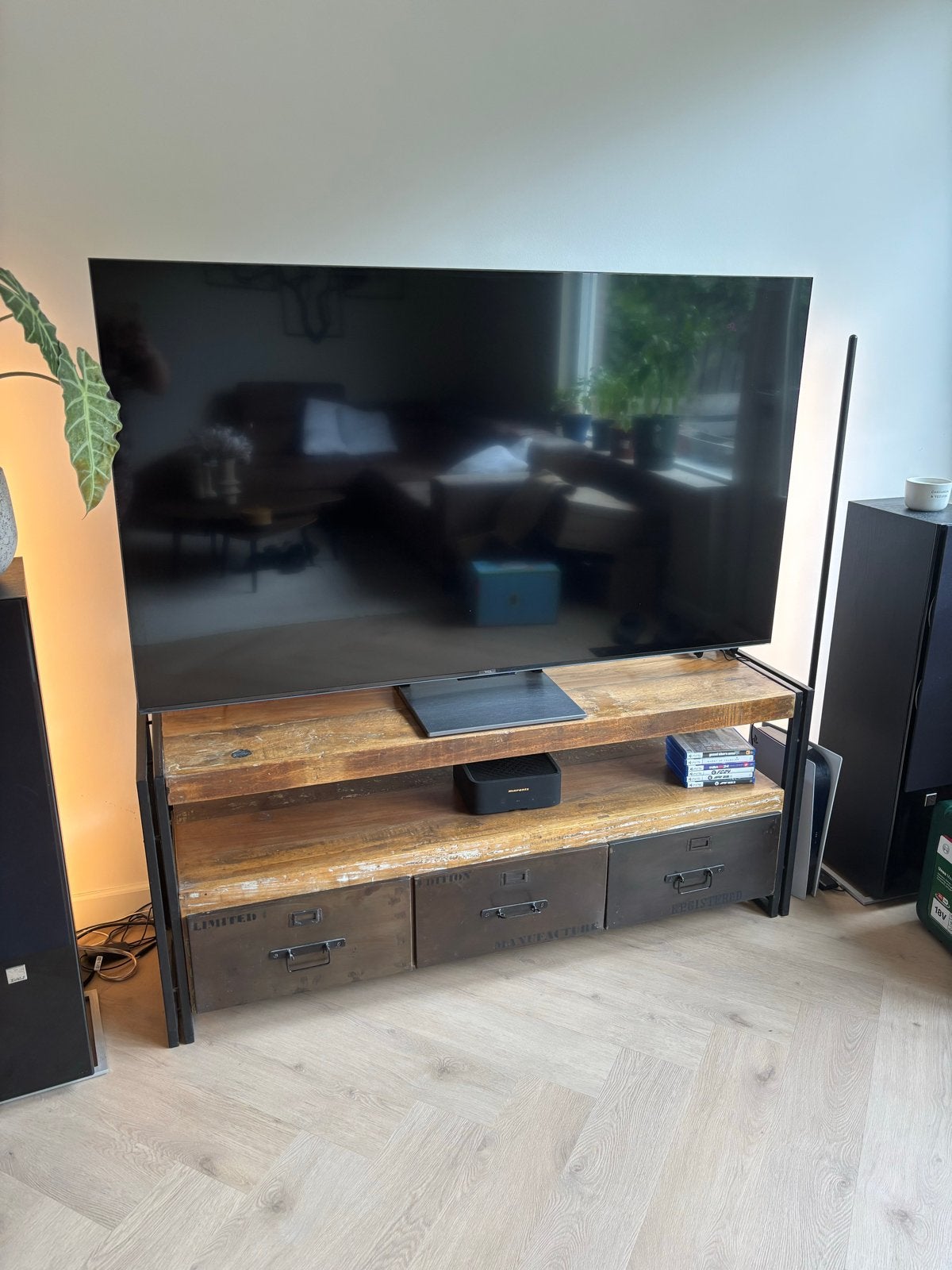 Industriële TV-meubel met lades van hout en metaal, Ophalen, Gebruikt, 100 tot 150 cm, 25 tot 50 cm