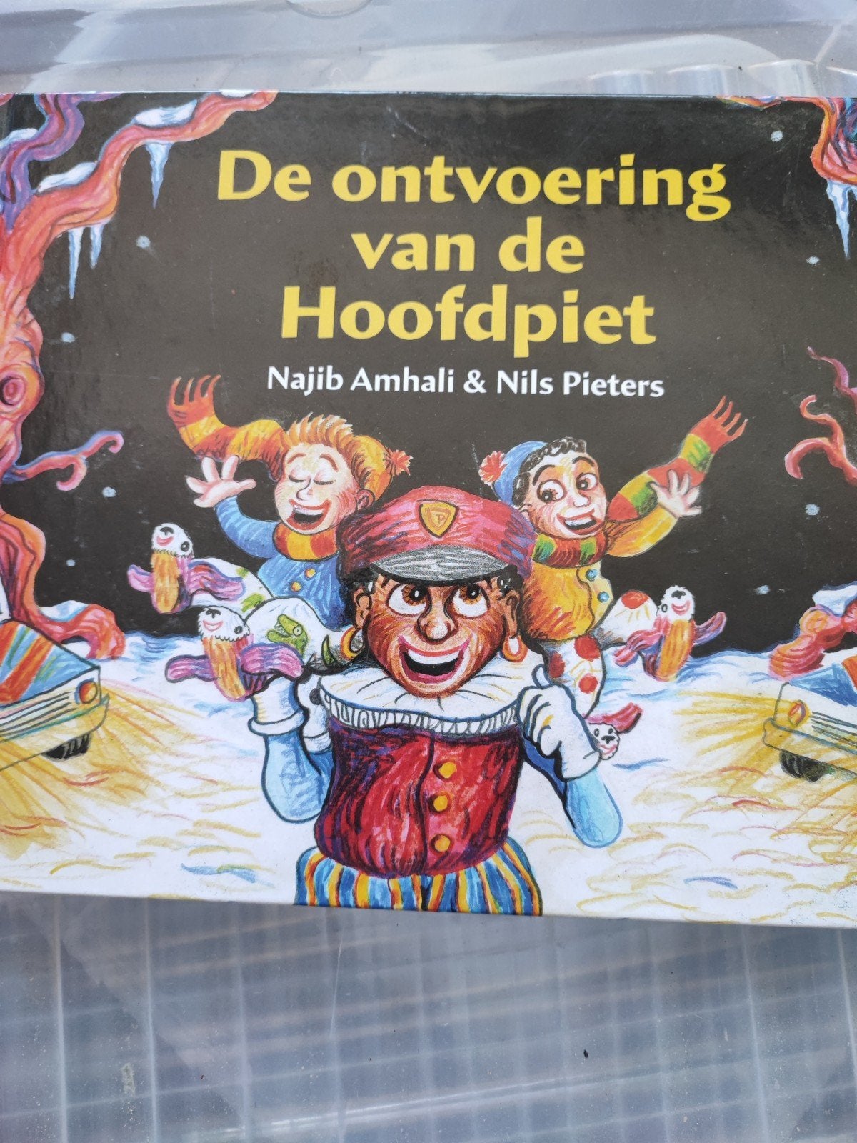 De ontvoering van de Hoofdpiet - Najib Amhali & Nils Pieters, Ophalen of Verzenden, Zo goed als nieuw, Najib Amhali & Nils Pieters