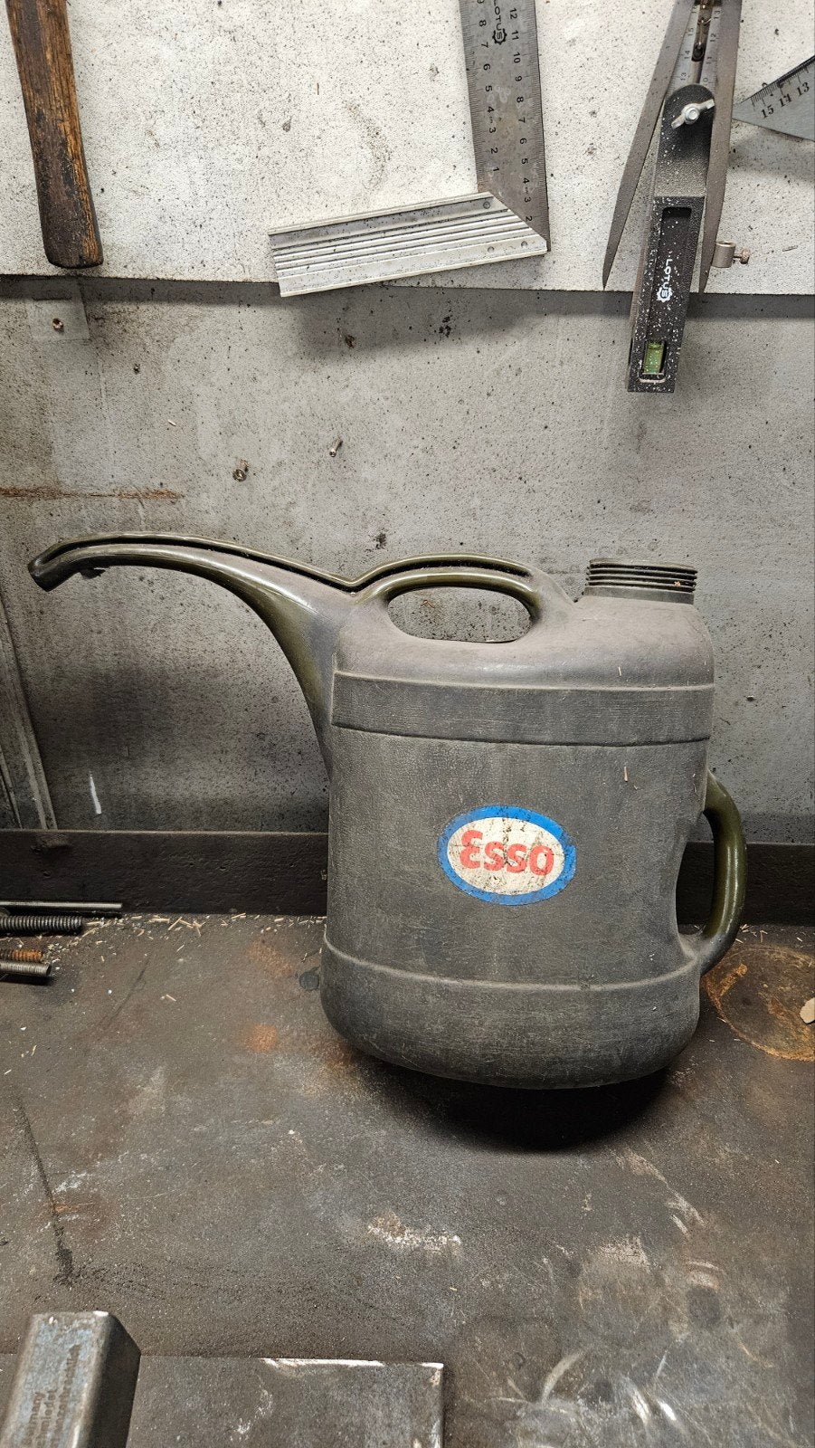 Esso vintage gieter, Ophalen