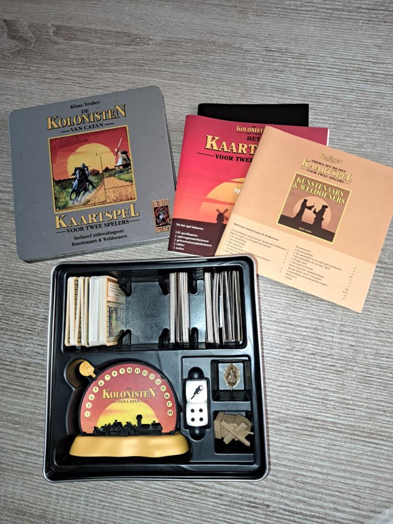 Kolonisten van catan kaartspel in blik, Hobby en Vrije tijd, Gezelschapsspellen | Kaartspellen, Ophalen of Verzenden