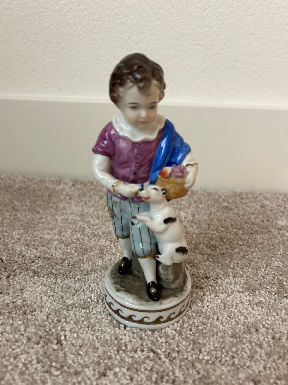 Vintage Royal Porseleinen Beeldje Jongen met Hond, Ophalen of Verzenden