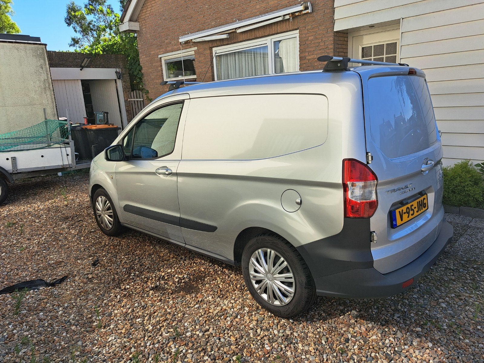 ford transit courier tekoop benzine uitvoering, Auto's, Voorwielaandrijving, Android Auto, Stof, 4 cilinders
