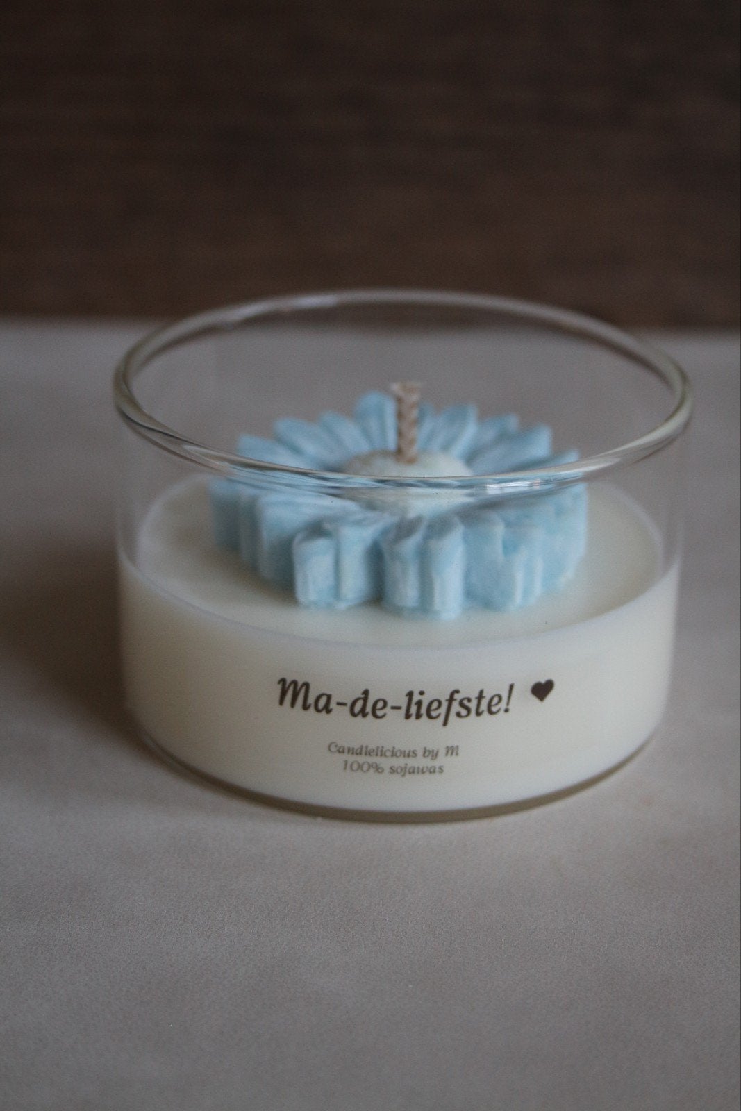 Blauwe bloemen kaars, ma de liefste.  Nieuw!, Ophalen of Verzenden, Nieuw, Blauw, Kaars
