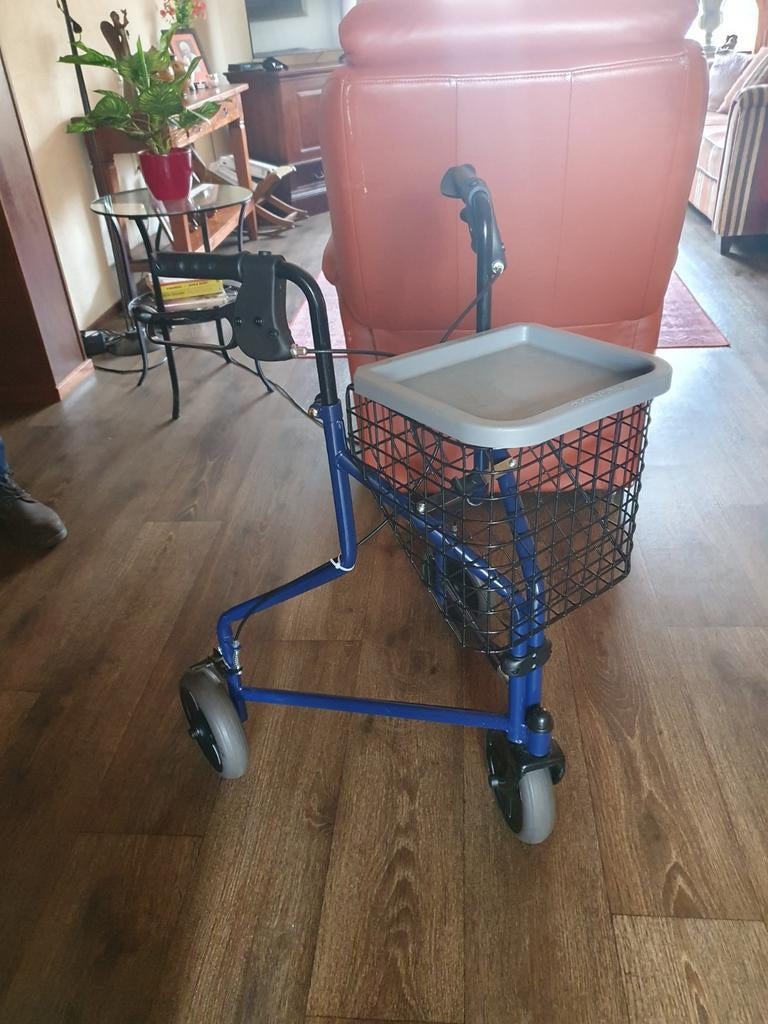 Rollator met drie wielen, Diversen, Ophalen, Opvouwbaar, Zo goed als nieuw