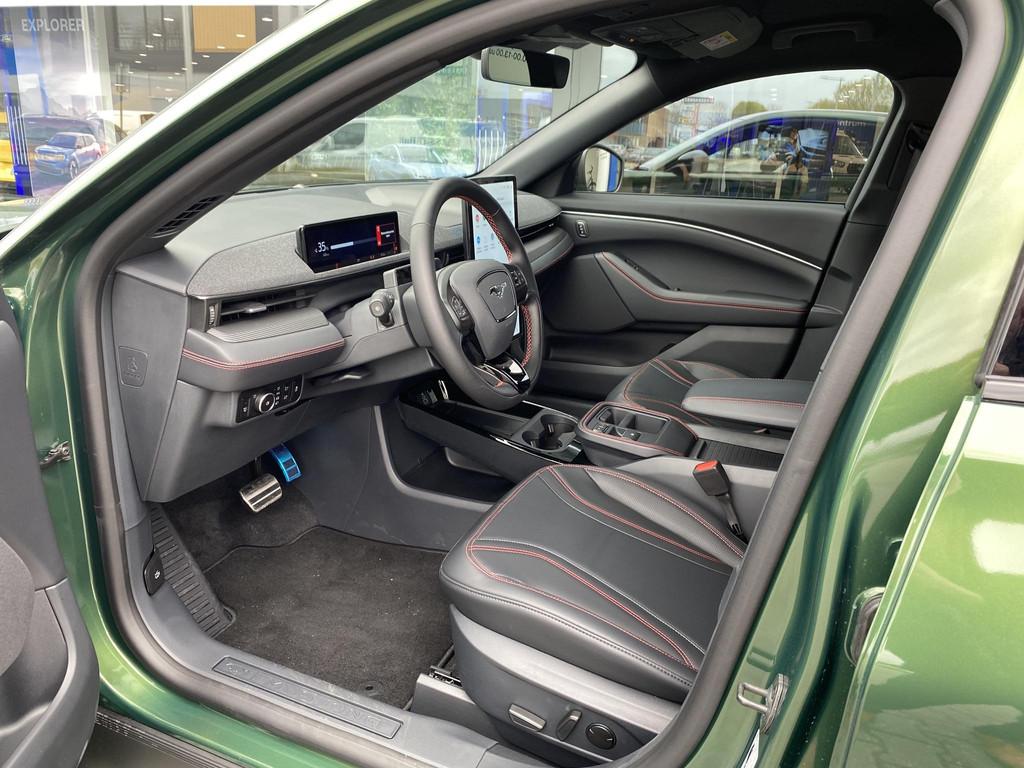 Ford Mustang Mach-E Extended Premium RWD 88 kWh €2.000,- V, Automaat, Adaptive Cruise Control, Achterwielaandrijving, Zwart