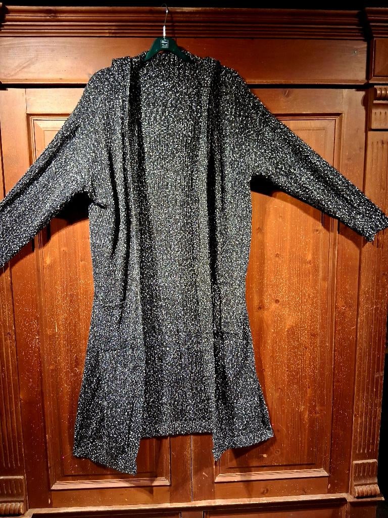 lang vest zwart wit met capuchon en zakken One Size, Ophalen of Verzenden, Nieuw, Zwart, Trui of Vest