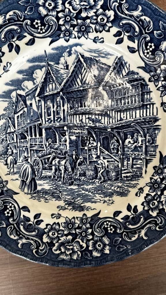 Royal Tudor Ware Blue Plate – "17th Century England", Antiek en Kunst, Antiek | Porselein, Ophalen of Verzenden