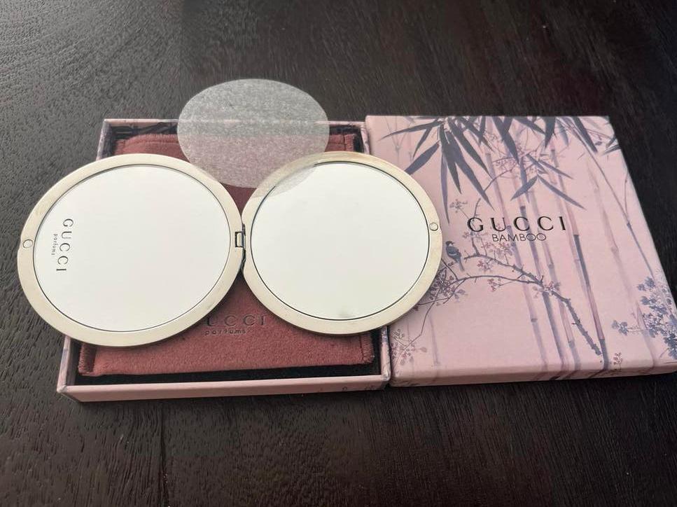 Gucci compact spiegel - Nieuw en origineel, Huis en Inrichting, Minder dan 50 cm, Rond, Nieuw, Ophalen of Verzenden