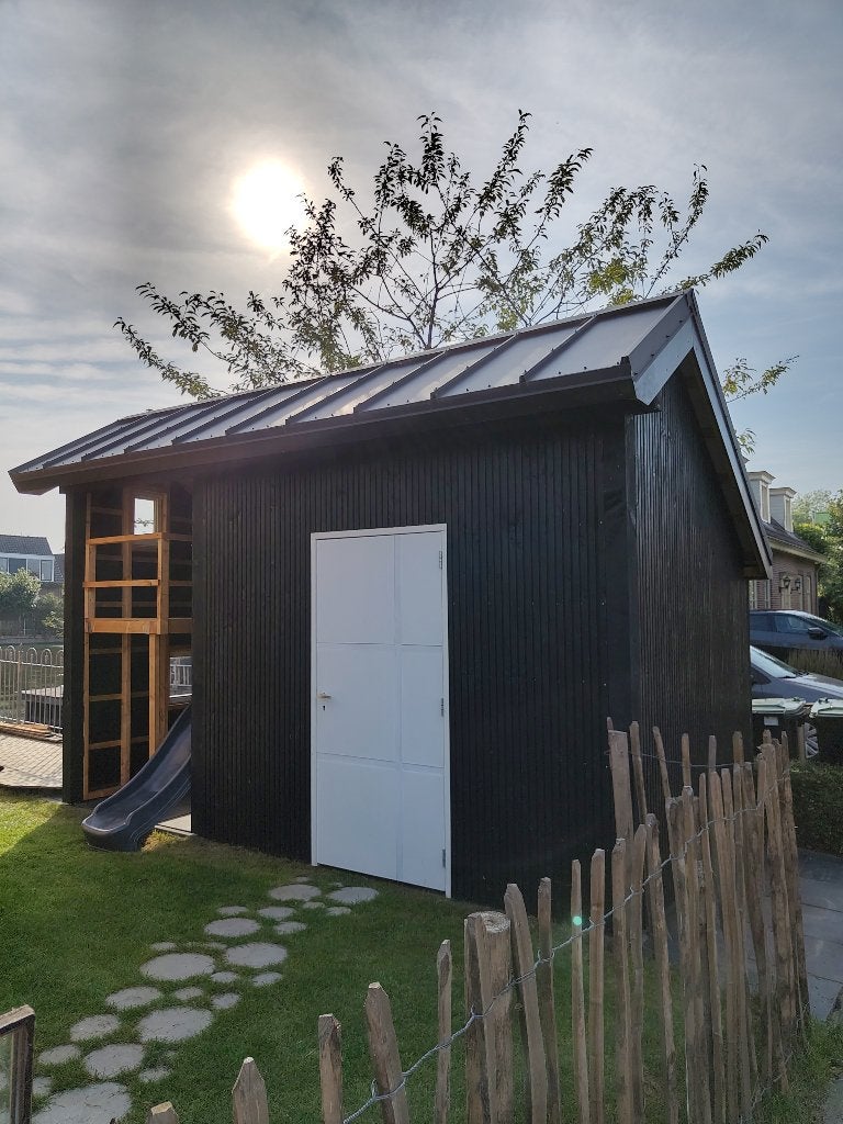 Zwarte douglas houten schuur met speelhuis en glijbaan, Ophalen, 200 tot 400 cm, 250 tot 500 cm, Schuur