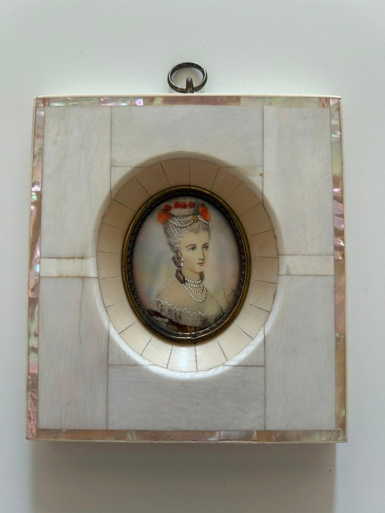 Antiek Comtesse d'Artois in parelmoeren lijst, Antiek en Kunst, Paneel, Portret of Personen, Overige technieken, Ophalen of Verzenden