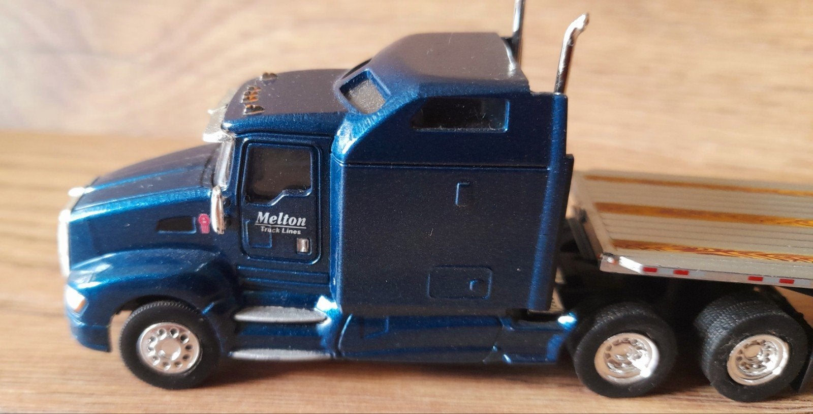 te koop: KENWORTH T660 1:87 MET AF TE BOUWEN OPLEGGER., Ophalen of Verzenden, Zo goed als nieuw, Bus of Vrachtwagen, Overige merken