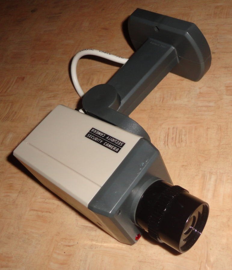 Elro camera dummy met bewegingsmelder CS33D, Ophalen of Verzenden, Zo goed als nieuw, Buitencamera