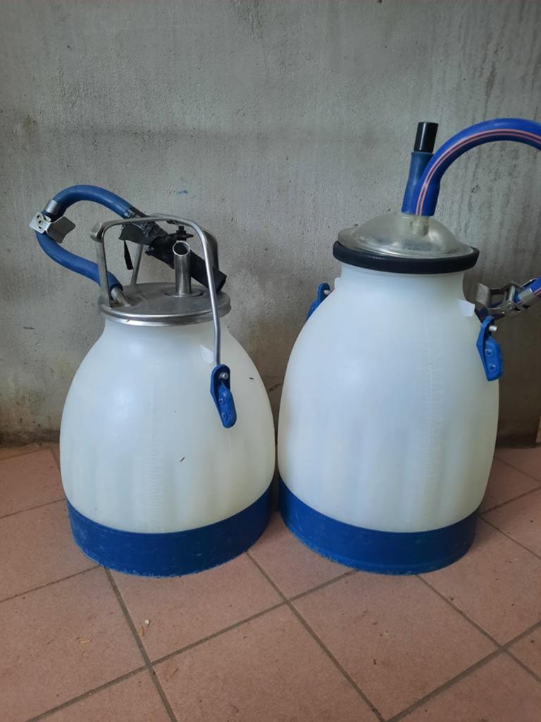 Dumpemmers melkstal, Dieren en Toebehoren, Ophalen of Verzenden, Gebruikt