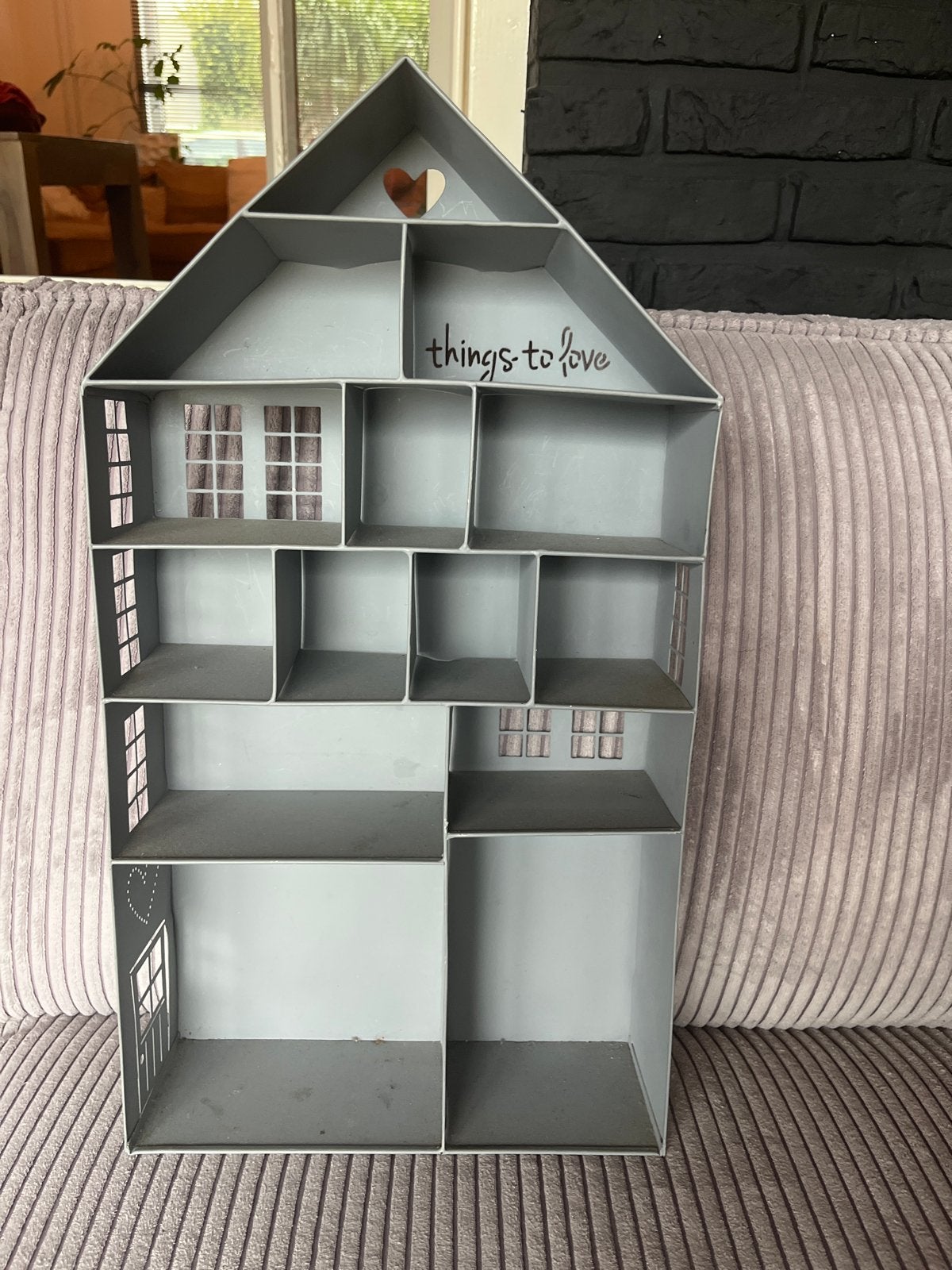 Decoratief rekje / kastje/ huisje  'things to love', Ophalen of Verzenden, Gebruikt, Poppenhuis